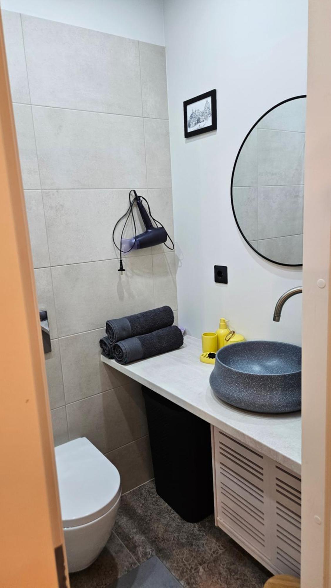 Cesu13 Cozy Apartment, Free Parking, Self Check In *