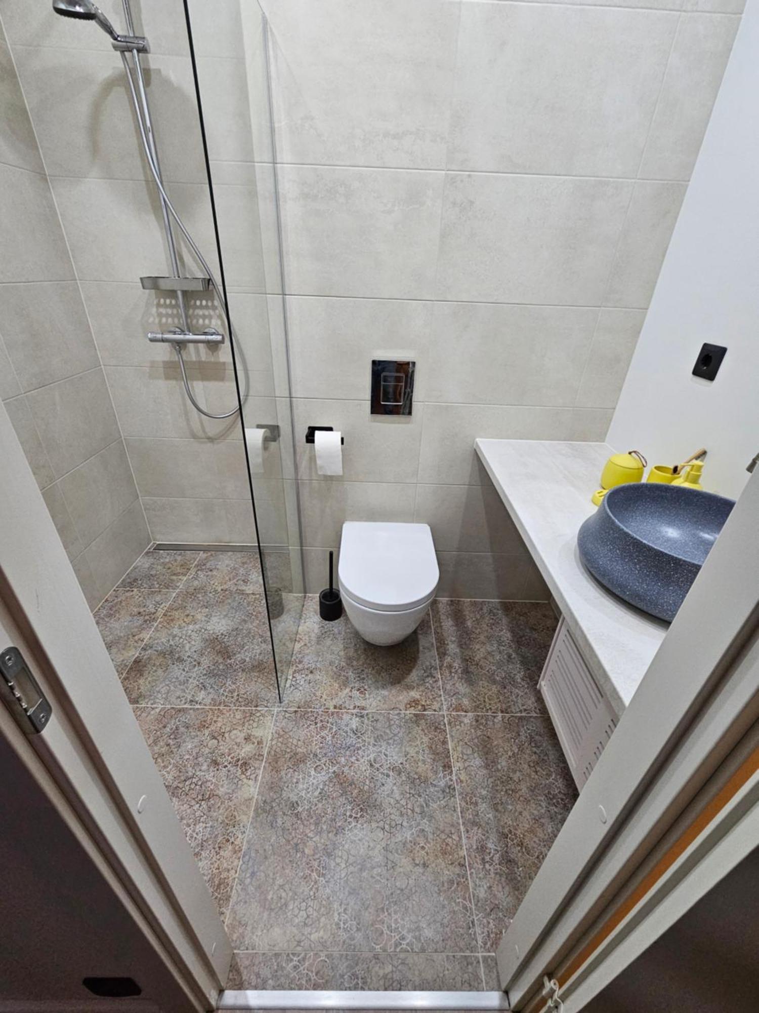 Cesu13 Cozy Apartment, Free Parking, Self Check In *